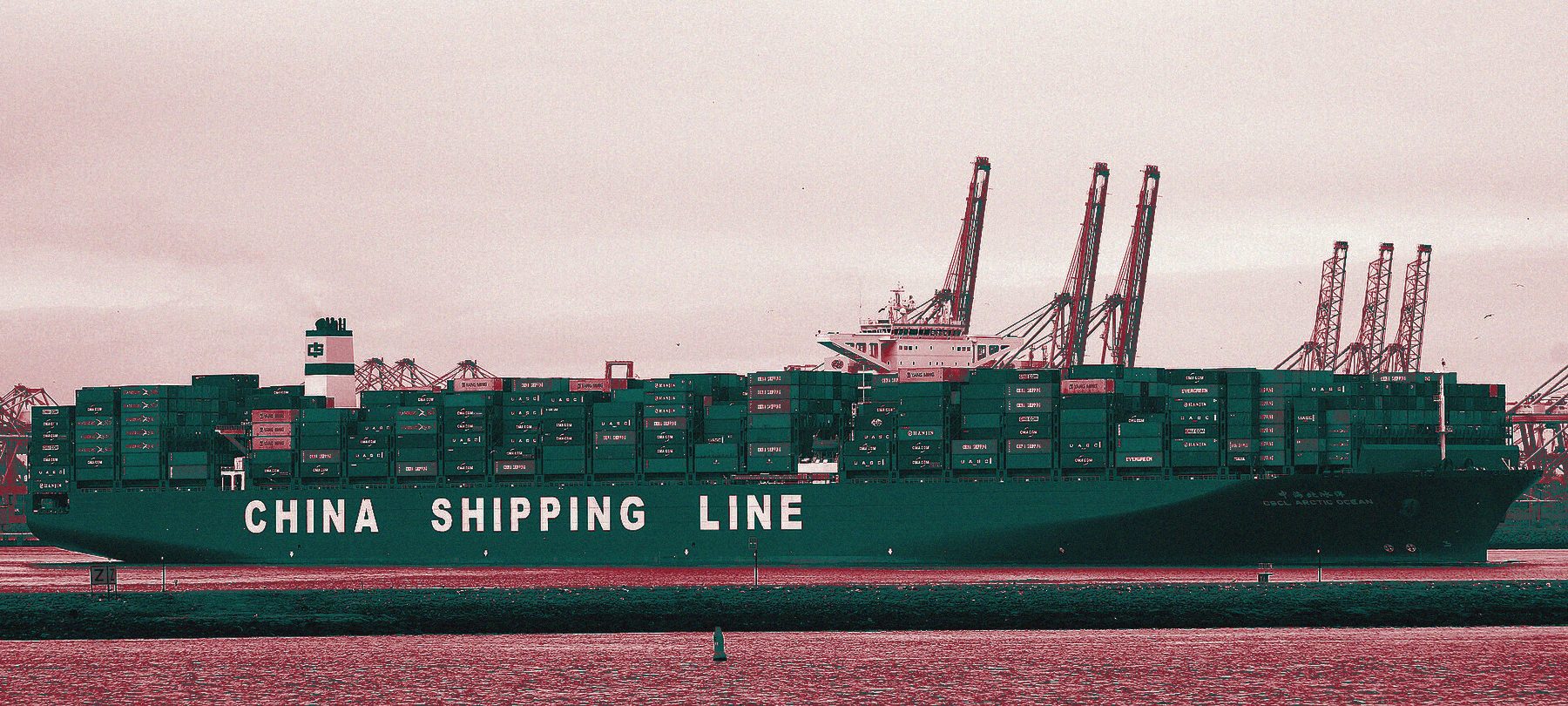 A container ship (illustrative, not the vessel in the reported incident)